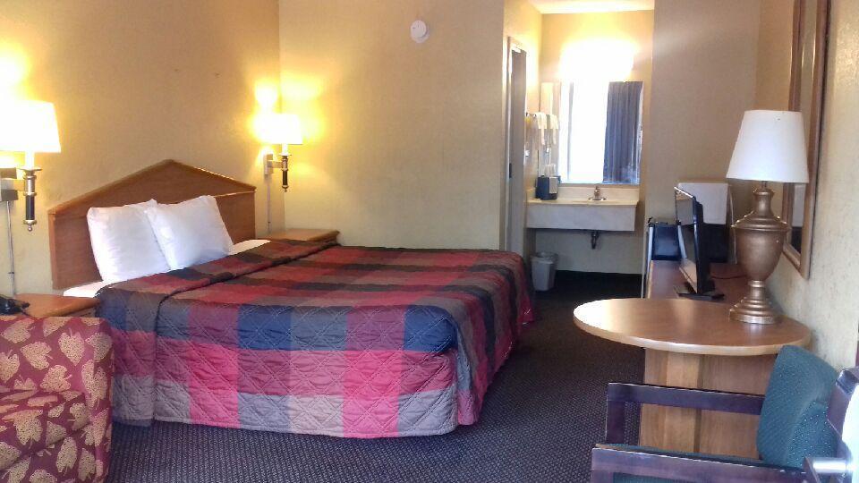 Budgetel Inn And Suites Birmingham Exterior foto