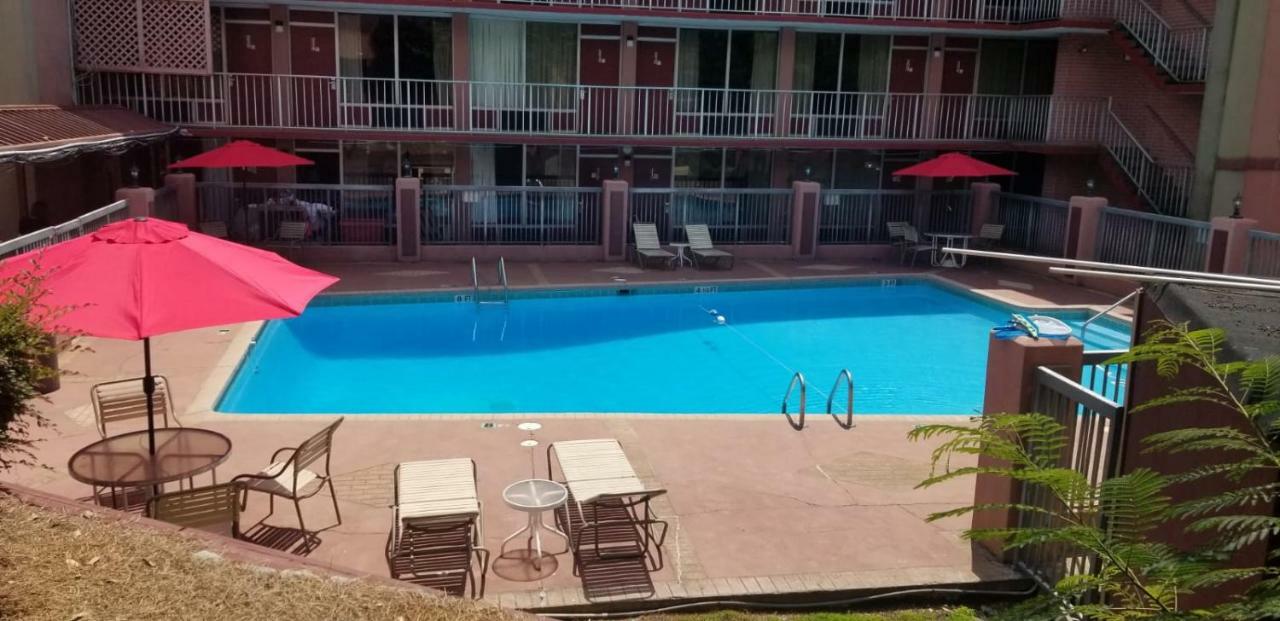 Budgetel Inn And Suites Birmingham Exterior foto
